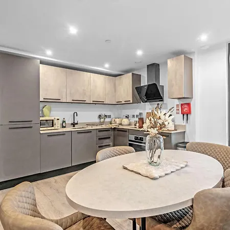 46 Citygate شقة *